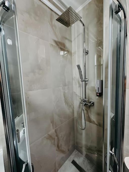 Agoll Victoria - Self Checkin Apartman Resicabánya Kültér fotó