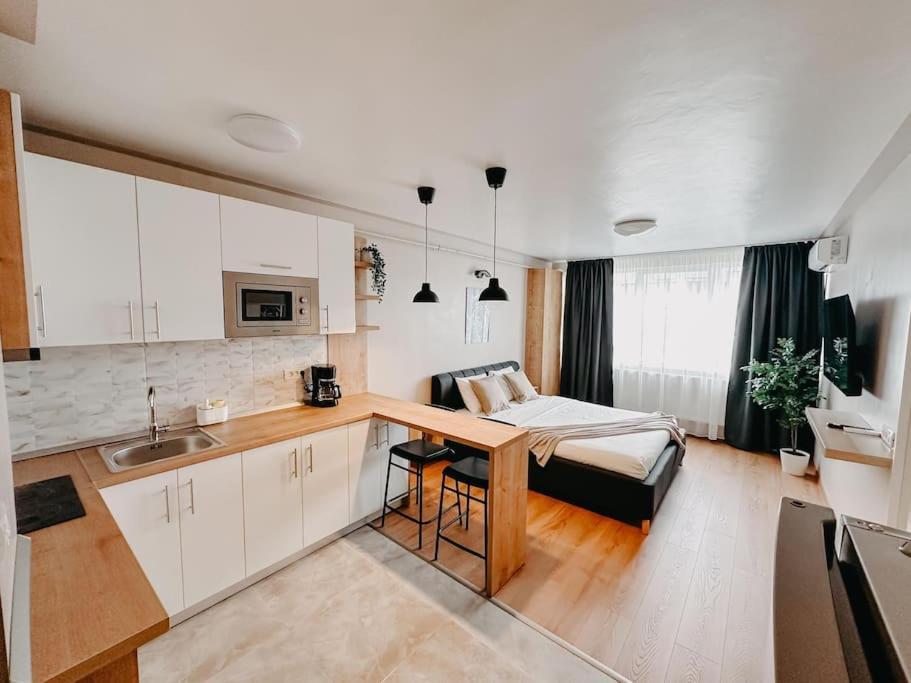 Agoll Victoria - Self Checkin Apartman Resicabánya Kültér fotó