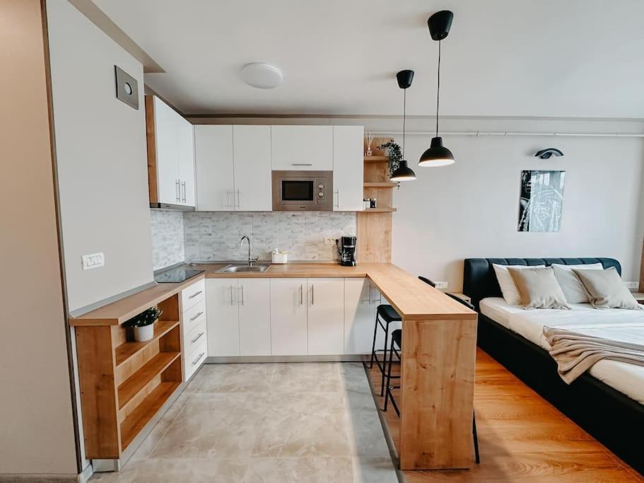Agoll Victoria - Self Checkin Apartman Resicabánya Kültér fotó